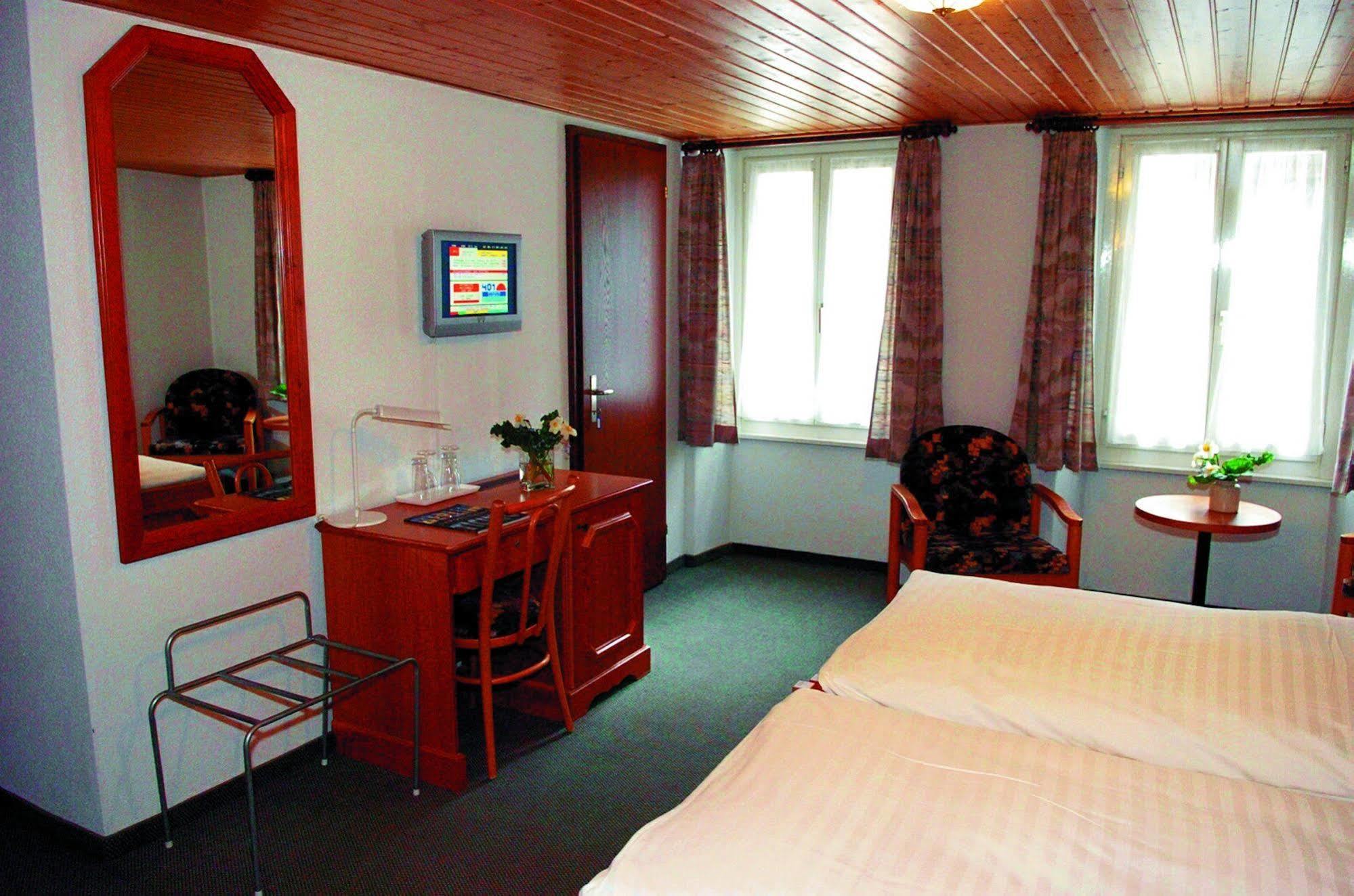 Hotel & Restaurant Forni Airolo Exteriér fotografie